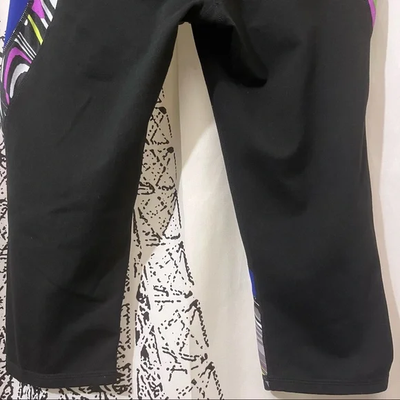 Fabletics Athletic Workout Back Pockets Capri Leggings - Picture 10 of 11